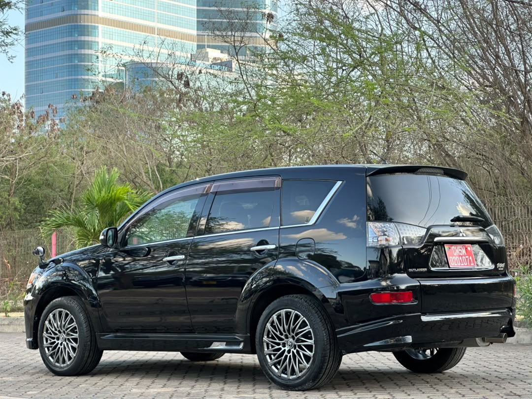 MITSUBISHI OUTLANDER ROADEST thumbnail 8